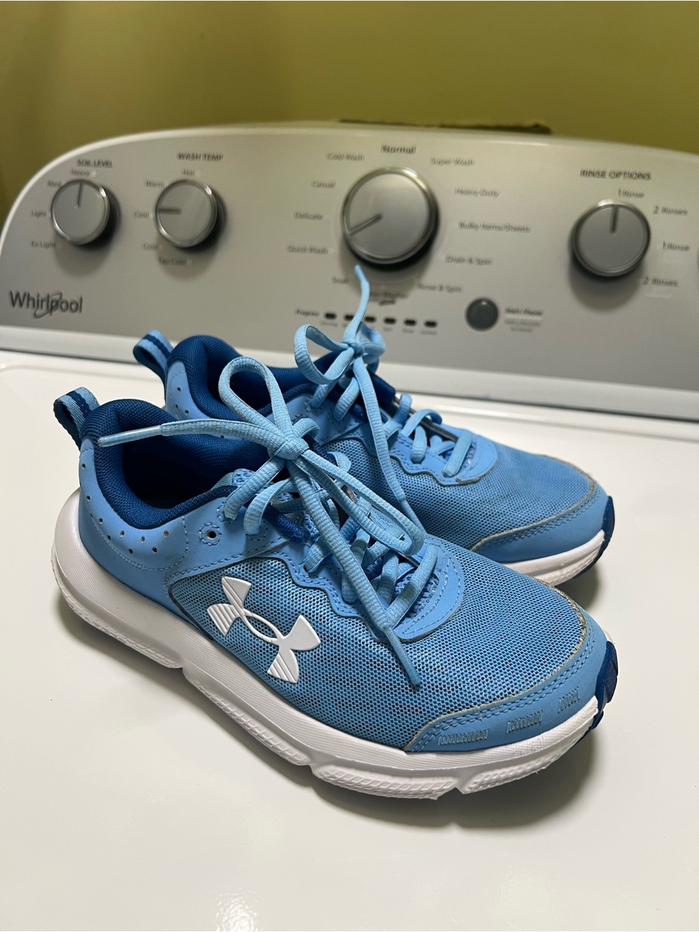 Under Armour Big Kids Unisex Light Blue and White Athletic Sneakers Size 5